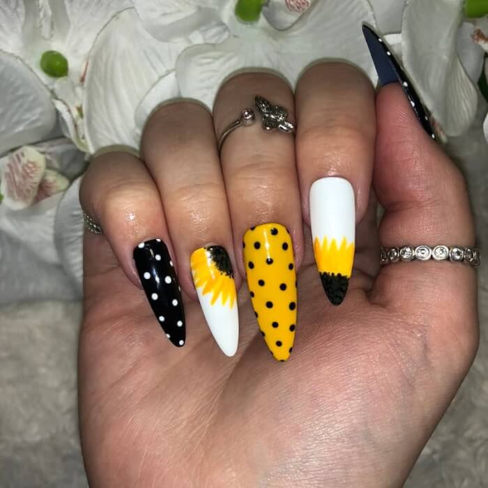30 Attractive Sunflower Nails That Will Make Everyone Jealous - 231