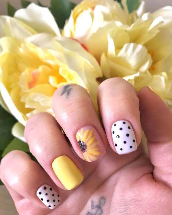 30 Attractive Sunflower Nails That Will Make Everyone Jealous - 235