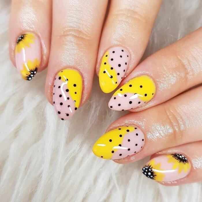 30 Attractive Sunflower Nails That Will Make Everyone Jealous - 243
