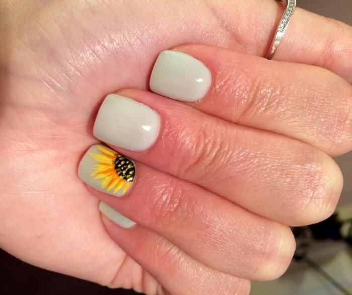 30 Attractive Sunflower Nails That Will Make Everyone Jealous - 191