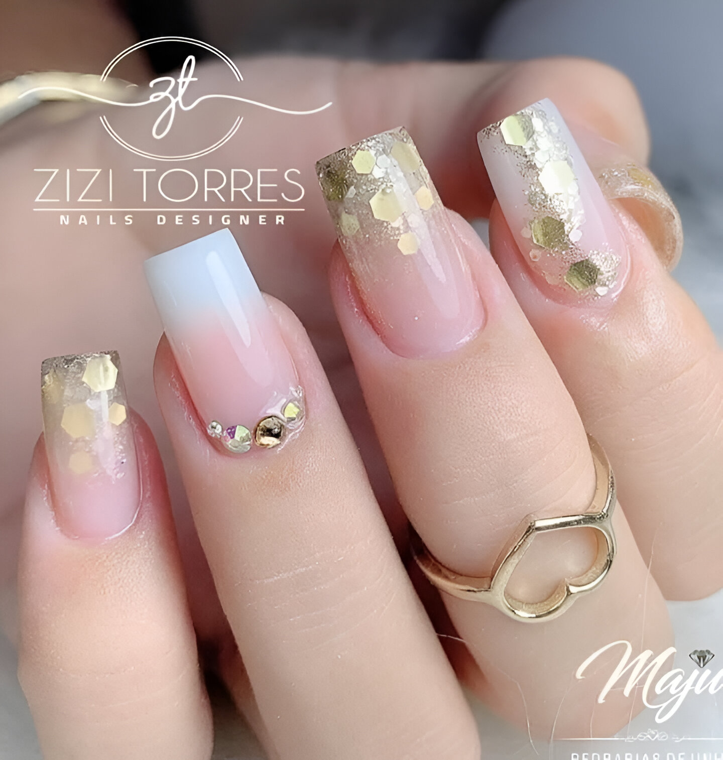 30 Elegant White And Gold Nail Ideas For Chic Ladies