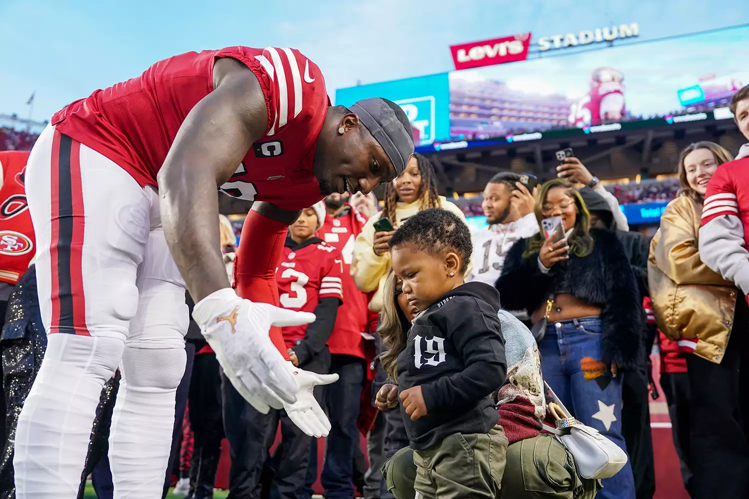 Deebo Samuel #19 of the San Francisco 49ers high fives his son, Tyshun, prior to a game against the Baltimore Ravens at Levi's Stadium on December 25, 2023 in Santa Clara, California.